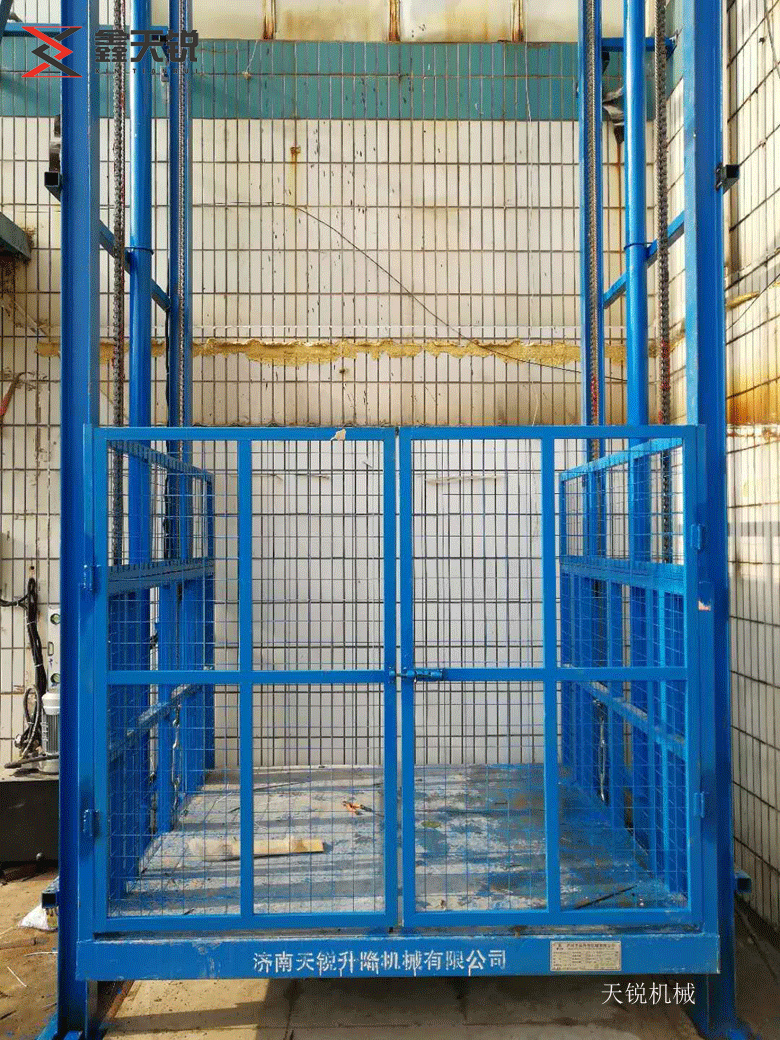 东方室外贴墙导轨式升降机