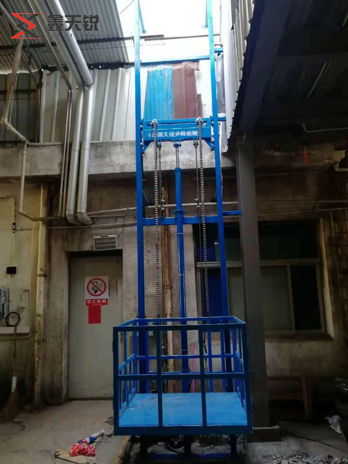 东方导轨式升降货梯